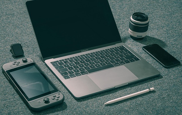 Apple inicia pré-venda do iPhone Duo nesta sexta-feira; confira os valores do novo celular dobrável.