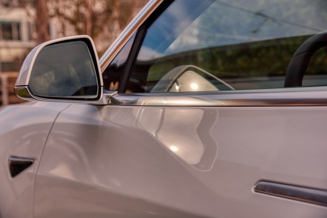 Tesla revela novo Roadster com recursos avançados, incluindo tecnologia da SpaceX para desempenho inovador